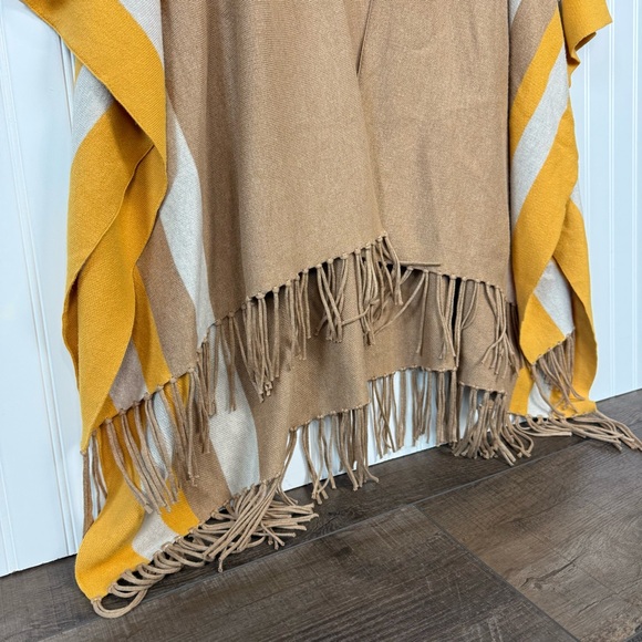 Boho Ruana Poncho Talbots Tan Yellow Fringe Wrap Cozy Fall Layer OS - Picture 4 of 8